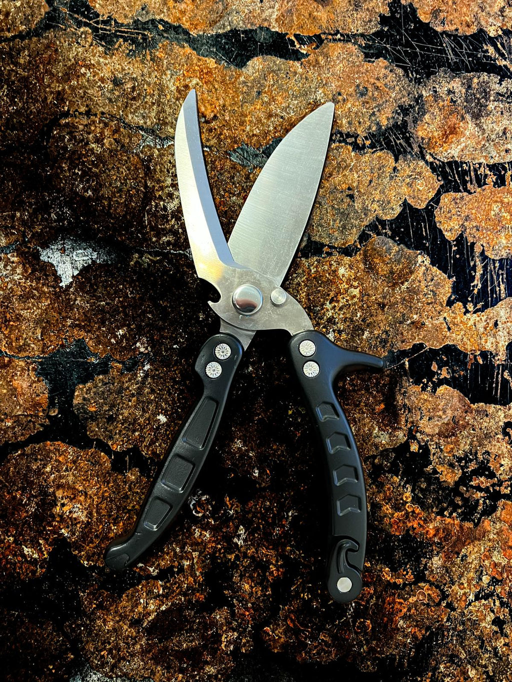 Heavy duty scissors